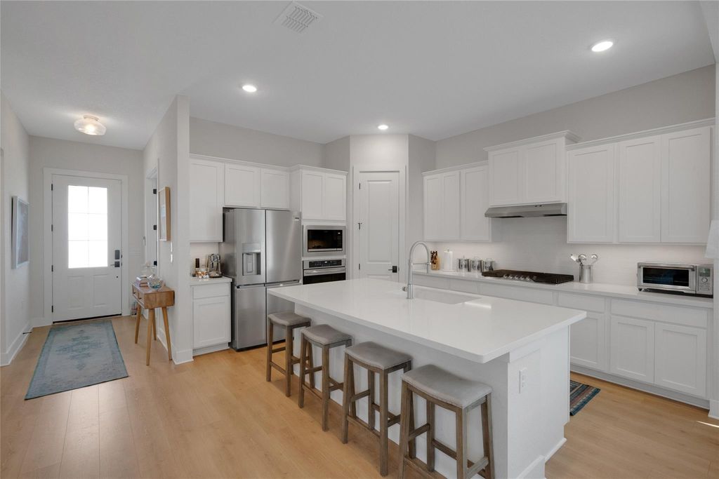 8806 Bestride BND, Austin, TX 78744