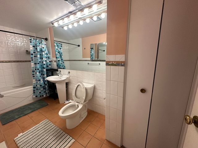 1321 Worcester Rd 612, Framingham, MA 01701