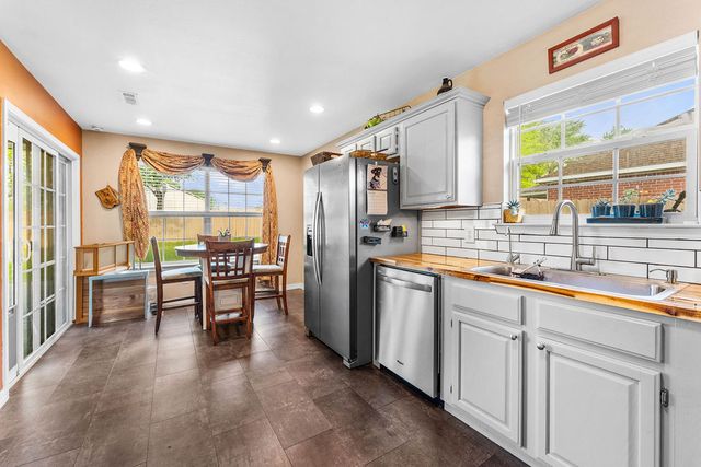 645 Lynn Drive, Pea Ridge, AR 72751
