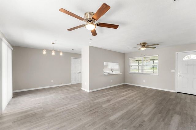566 SILVER COURSE RADIAL, Ocala, FL 34472