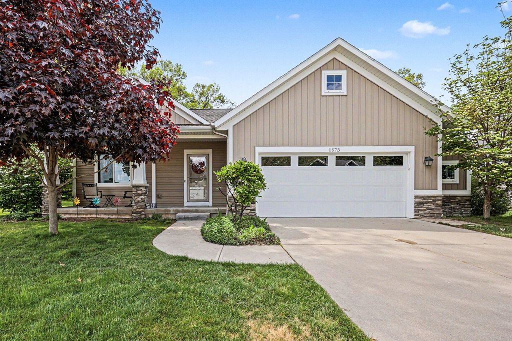 1573 Woodnymph Court NE, Grand Rapids, MI 49505