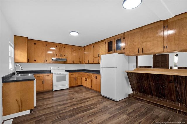 8161 E 130 Highway, Maxton, NC 28364