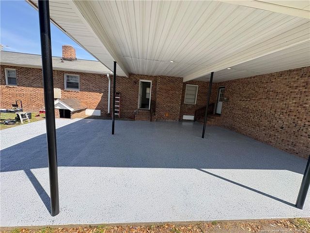 8161 E 130 Highway, Maxton, NC 28364