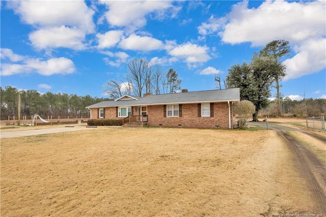8161 E 130 Highway, Maxton, NC 28364