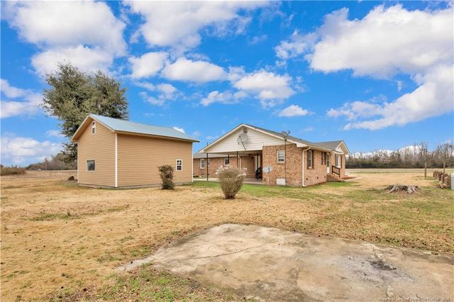 8161 E 130 Highway, Maxton, NC 28364