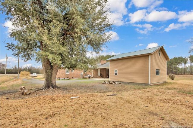 8161 E 130 Highway, Maxton, NC 28364