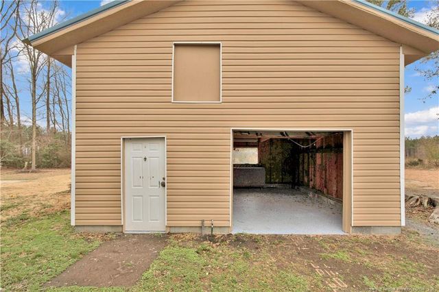 8161 E 130 Highway, Maxton, NC 28364