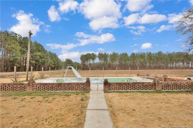 8161 E 130 Highway, Maxton, NC 28364