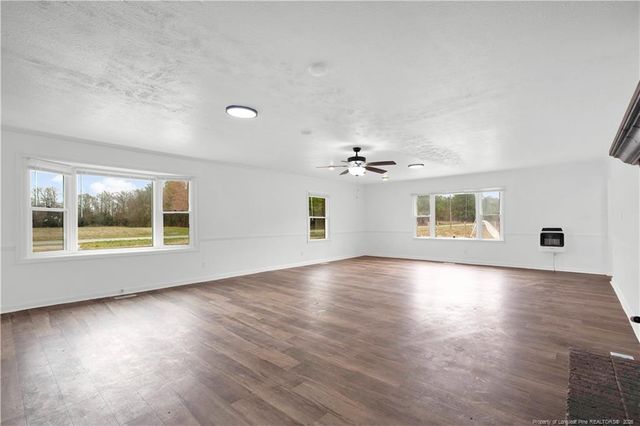 8161 E 130 Highway, Maxton, NC 28364