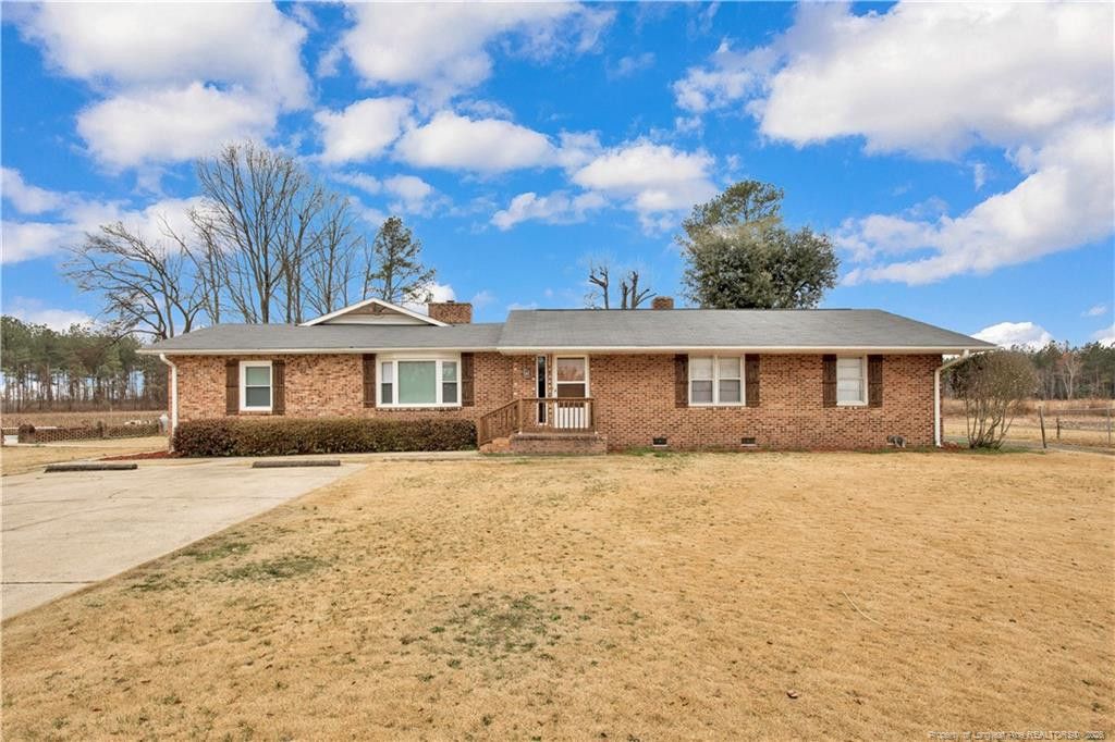 8161 E 130 Highway, Maxton, NC 28364