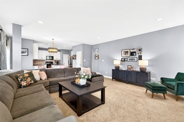 6021 Independence Dr, Jefferson Hills, PA 15025