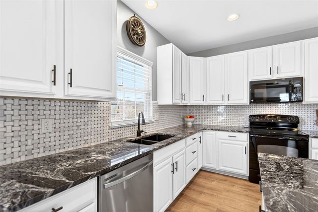 6021 Independence Dr, Jefferson Hills, PA 15025