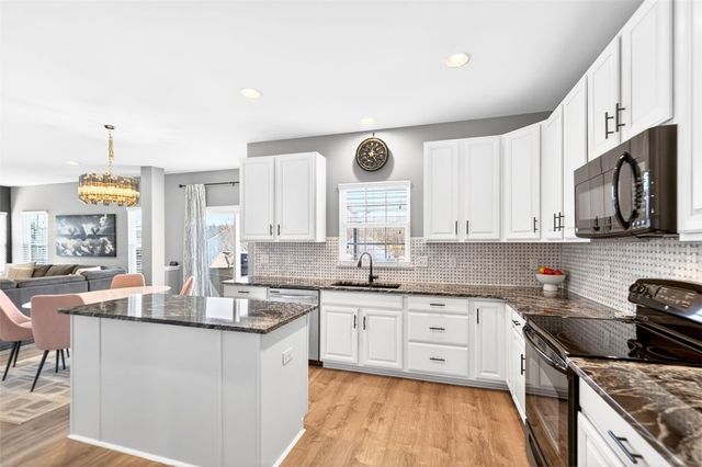 6021 Independence Dr, Jefferson Hills, PA 15025