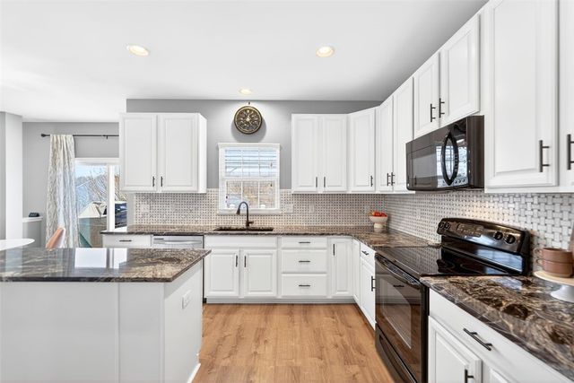 6021 Independence Dr, Jefferson Hills, PA 15025