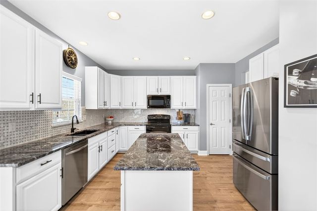 6021 Independence Dr, Jefferson Hills, PA 15025