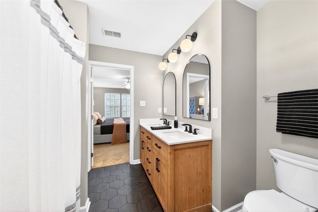 6021 Independence Dr, Jefferson Hills, PA 15025