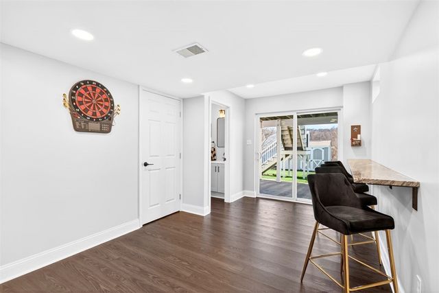 6021 Independence Dr, Jefferson Hills, PA 15025