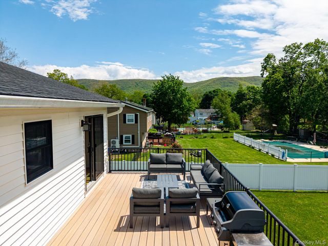 10 Scofield Road, Beacon, NY 12508