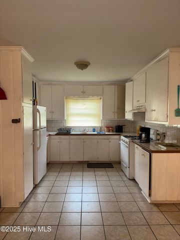 2020 John Small Avenue, Washington, NC 27889