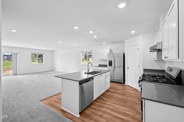 51740 Morning Pine Dr, La Pine, OR 97739