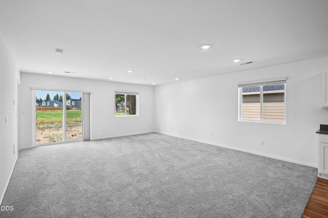 51740 Morning Pine Dr, La Pine, OR 97739