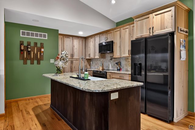 125 Shelby DR, Holton, KS 66436