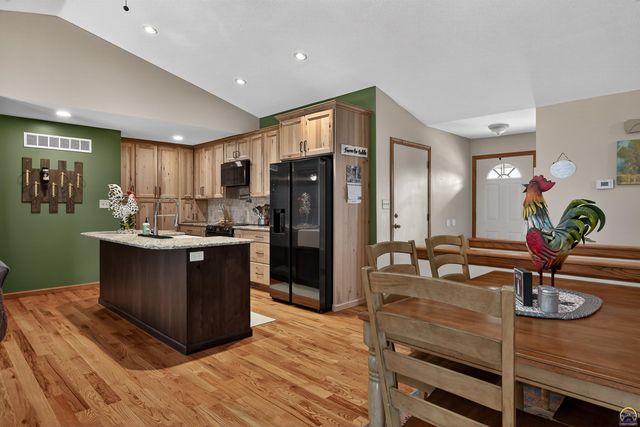 125 Shelby DR, Holton, KS 66436