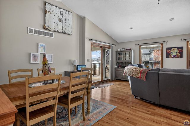 125 Shelby DR, Holton, KS 66436