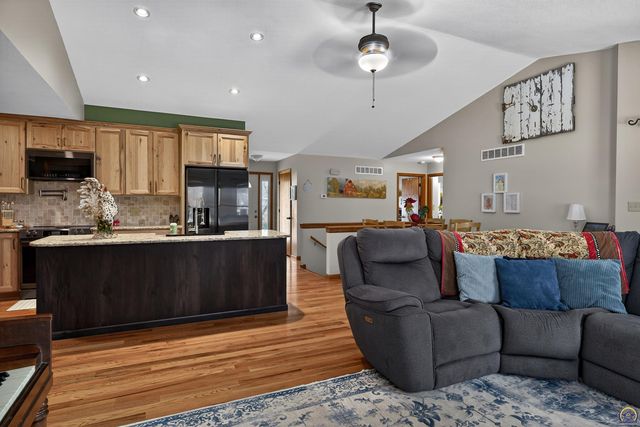 125 Shelby DR, Holton, KS 66436