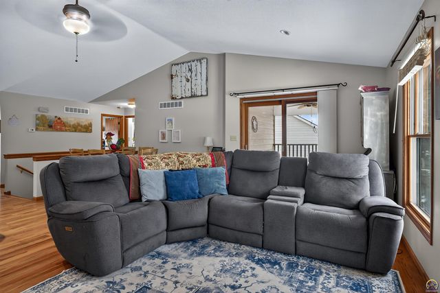 125 Shelby DR, Holton, KS 66436