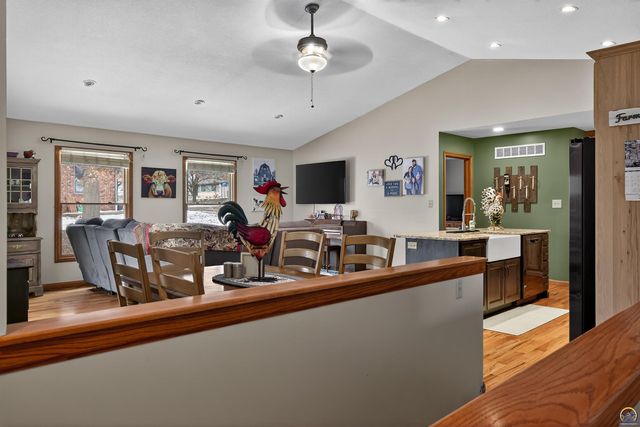 125 Shelby DR, Holton, KS 66436