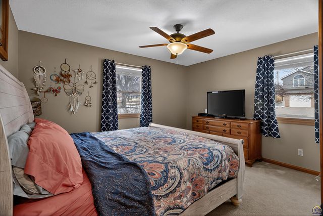 125 Shelby DR, Holton, KS 66436