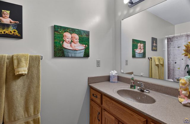 125 Shelby DR, Holton, KS 66436