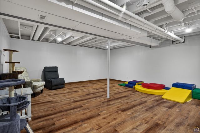 125 Shelby DR, Holton, KS 66436