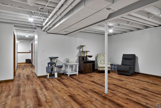 125 Shelby DR, Holton, KS 66436