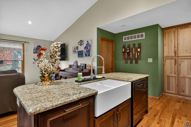 125 Shelby DR, Holton, KS 66436