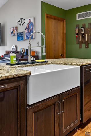 125 Shelby DR, Holton, KS 66436