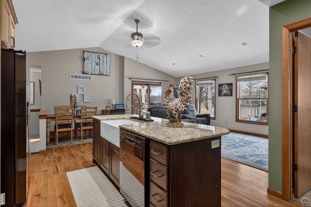 125 Shelby DR, Holton, KS 66436