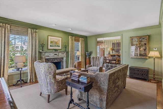 400 COLONIAL RD, Memphis, TN 38117