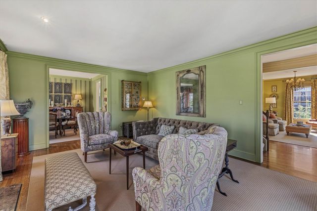 400 COLONIAL RD, Memphis, TN 38117