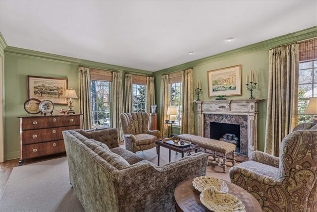 400 COLONIAL RD, Memphis, TN 38117