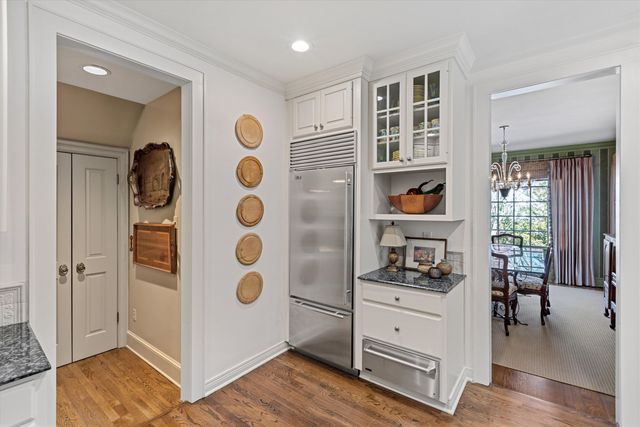 400 COLONIAL RD, Memphis, TN 38117