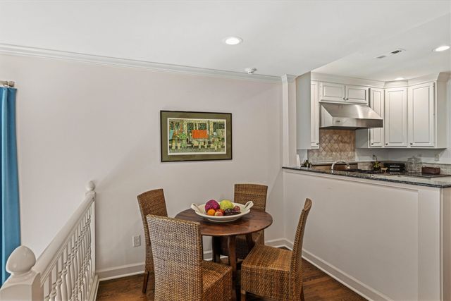 400 COLONIAL RD, Memphis, TN 38117