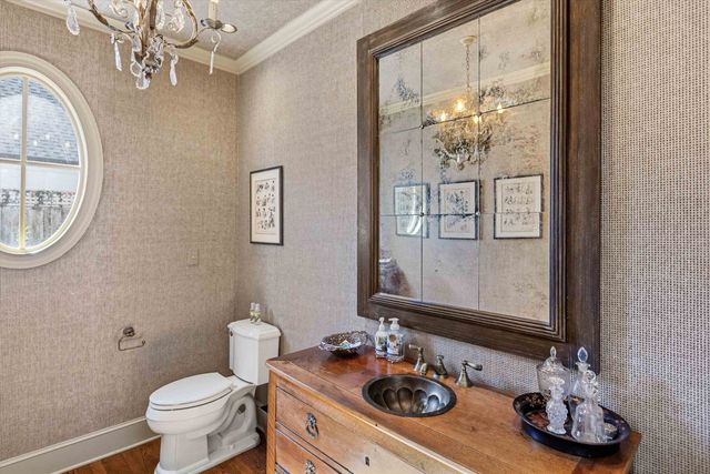 400 COLONIAL RD, Memphis, TN 38117