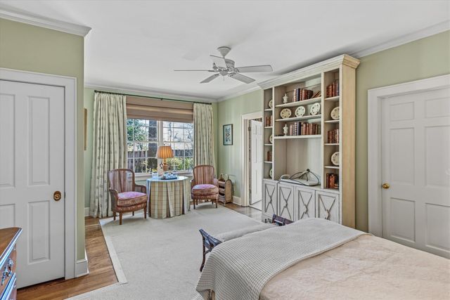 400 COLONIAL RD, Memphis, TN 38117