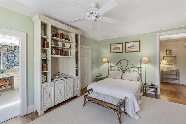 400 COLONIAL RD, Memphis, TN 38117