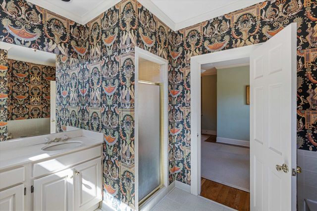 400 COLONIAL RD, Memphis, TN 38117