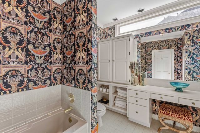 400 COLONIAL RD, Memphis, TN 38117