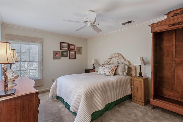 400 COLONIAL RD, Memphis, TN 38117