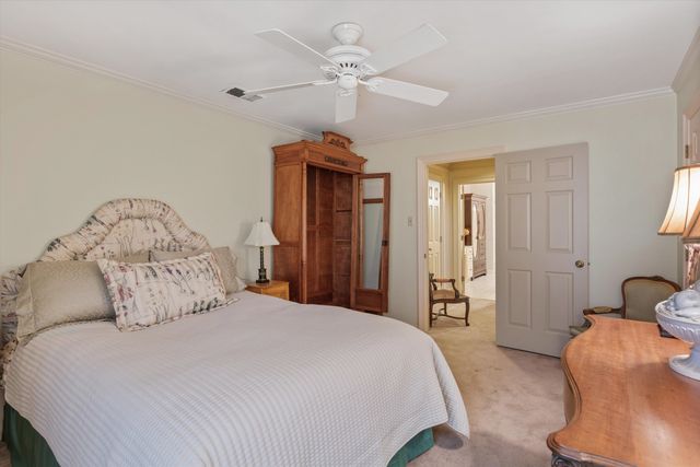 400 COLONIAL RD, Memphis, TN 38117